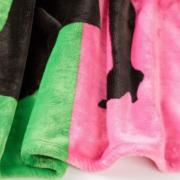 Wicked Silky Faux Fur Throw One Size 60”x 70” Magic Moment Green Pink Black NEW - Picture 2 of 9